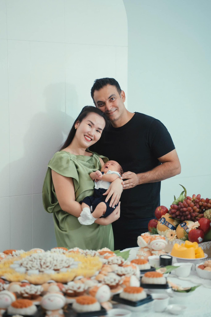 Gia đình Võ Hạ Trâm hạnh phúc chào đón thành viên mới.