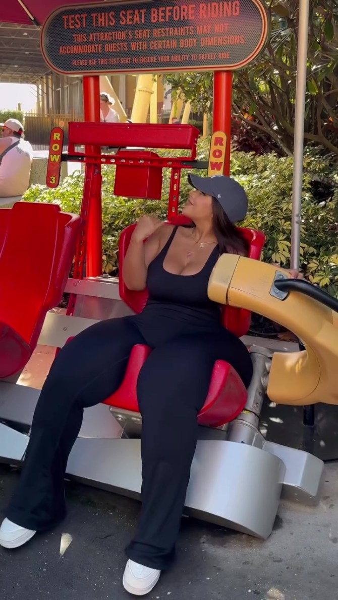 Người mẫu Gracie Bon khổ sở vì vòng ba đạt 140 cm. 