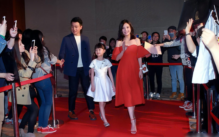 Nữ diễn viên đình đám đối diện với 400 vụ kiện vì một trọng tội Ảnh 2