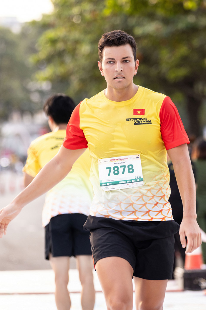 Đại diện Puerto Rico trở thành thí sinh thứ hai lọt Top 20 Mr World trước thềm chung kết diễn ra. 