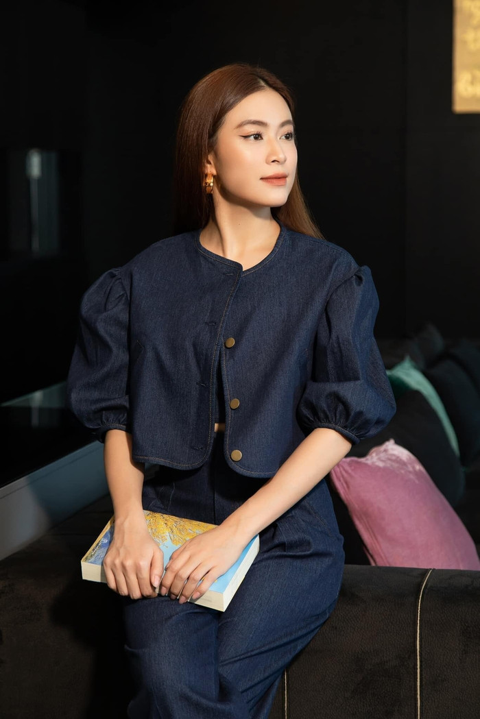 Hoàng Thùy Linh ở ẩn hơn một năm nay khiến dân tình tò mò. 