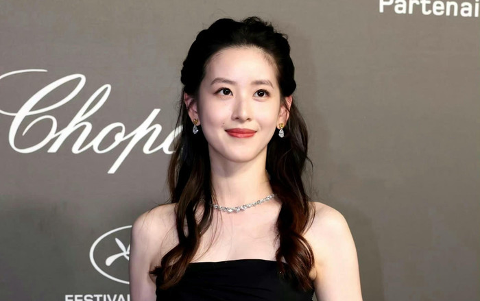 Cô gái giống Lưu Diệc Phi từ chối đi đóng phim, giờ thành tỷ phú với tài sản 210.000 tỷ Ảnh 2