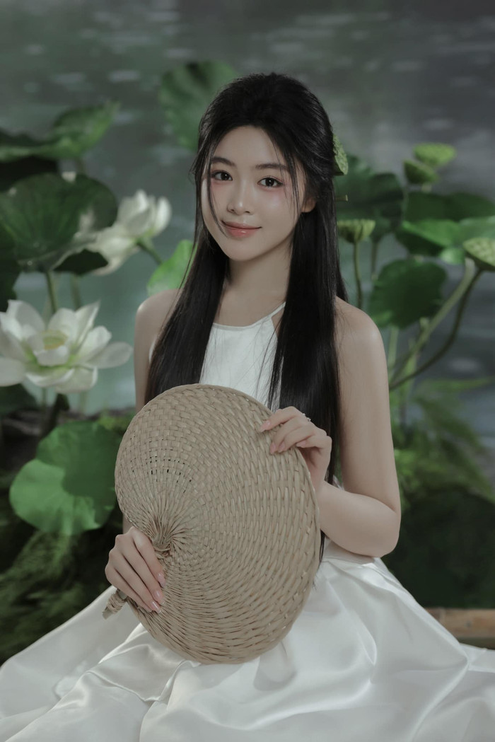 Những bức ảnh do con gái Quyền Linh đăng tải đều nhận về lượt tương tác nồng nhiệt từ khán giả. Ảnh: FBNV