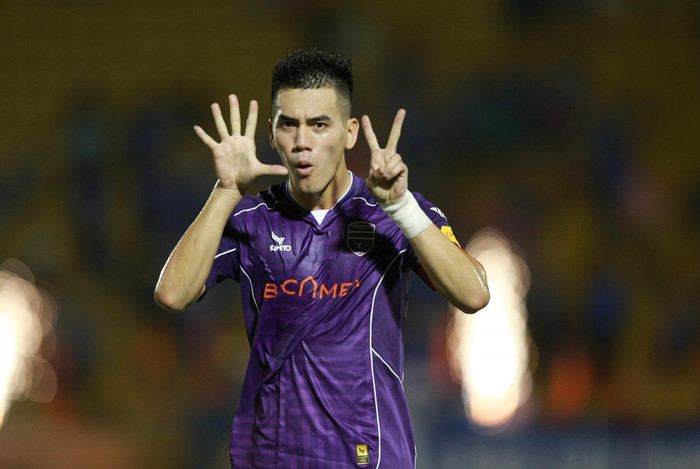 Thủ môn Trần Trung Kiên đã mắc sai lầm trong tình huống Tiến Linh ghi bàn và có tính bước ngoặt của CLB HAGL trước Bình Dương. Ảnh: CLB Bình Dương