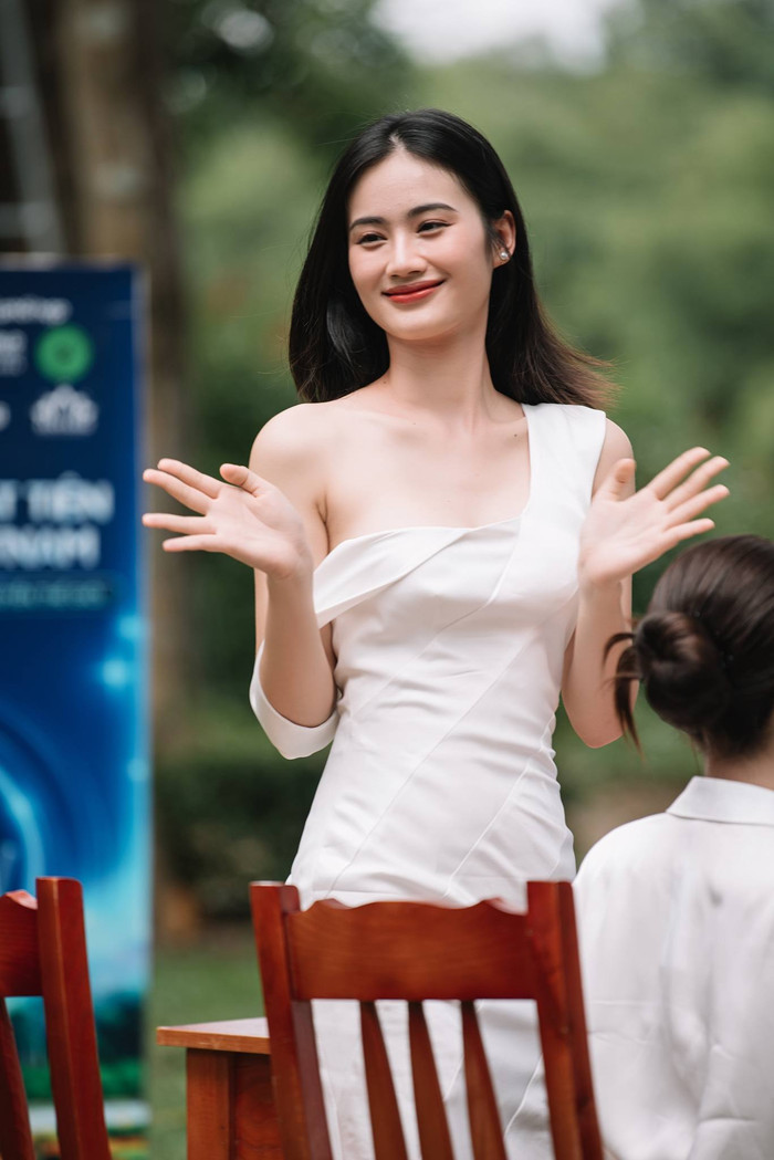 Tuy Ý Nhi được miễn giảm 20% học phí giai đoạn 2 tương ứng 353 triệu đồng, song cô vẫn phải đóng mức học phí tại Úc rơi vào khoảng 1,4 tỷ đồng. Được biết, chương trình đào tạo của Hoa hậu Ý Nhi sẽ kết thúc vào quý I năm 2026. Khi tốt nghiệp, nàng hậu sẽ nhận bằng cử nhân thương mại. 