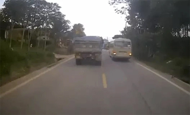 Hiện trường vụ tai nạn (Ảnh cắt từ video).