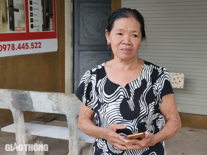 Mẹ của H. (chị L) không khỏi xúc động khi chia sẻ sự việc. Ảnh: Báo Giao Thông