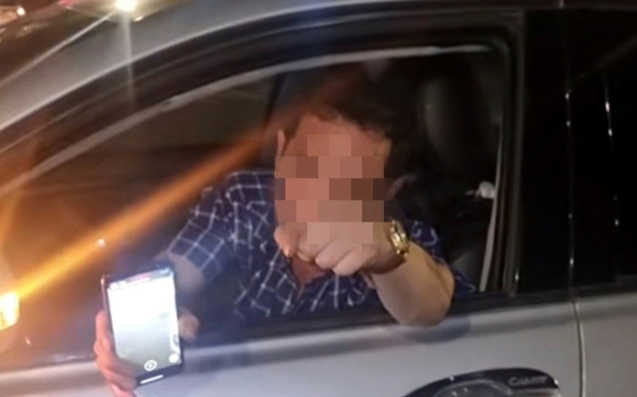 Tài xế say xỉn lái ô tô, chửi bới người đi đường: Phạt hơn 7 triệu đồng Ảnh 2