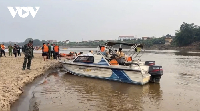 Đã tìm thấy 5 em học sinh mất tích tại sông Hồng, Phú Thọ vào sáng nay. Ảnh: VOV.