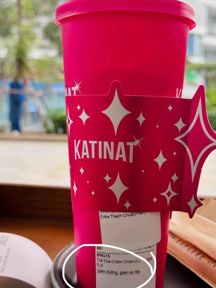 KATINAT gây phẫn nộ khi ghi 'giảm an tây' trên cốc nước