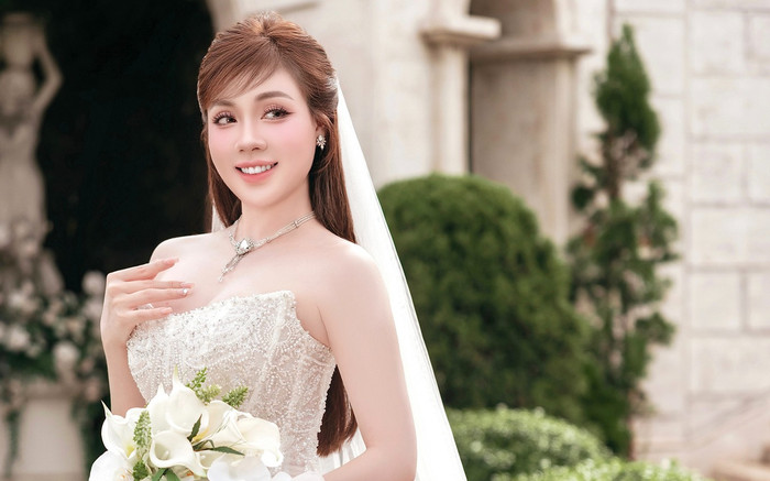 Giảng viên Âu Hà My tái hôn, đẹp rạng ngời trong bộ váy cưới Ảnh 2