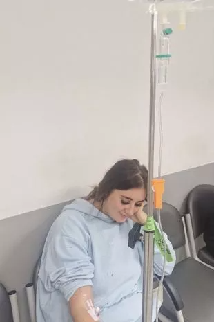 Paige Roberts nhập viên vì sử dụng thuốc tiêm giảm cân không rõ nguồn gốc trên mạng xã hội. 