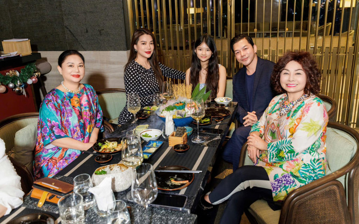 Mẹ Trương Ngọc Ánh và mẹ chồng cũ gây chú ý khi mừng sinh nhật cháu Ảnh 2