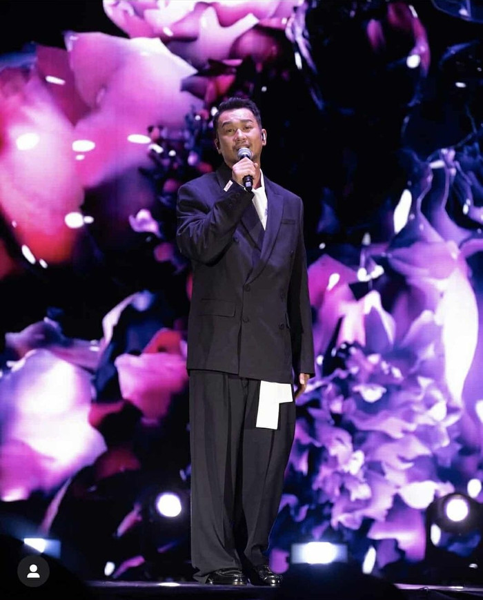 Nam ca sĩ nổi tiếng bị bắt gặp đi làm phụ hồ, kiếm thêm tiền nuôi vợ con Ảnh 3