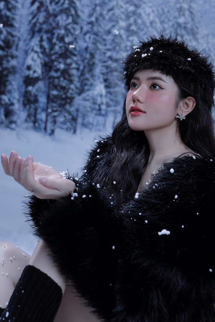 Tình tin đồn của Xemesis khoe vẻ ngoài xinh đẹp, gợi cảm tuổi 18. (Ảnh FBNV)