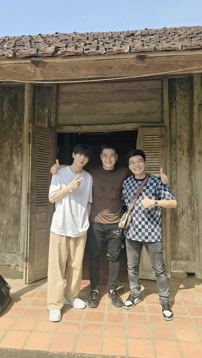 Bên cạnh Công Lý, phim còn có sự tham gia của Thu Quỳnh, Thái Vũ, Trần Nghĩa...