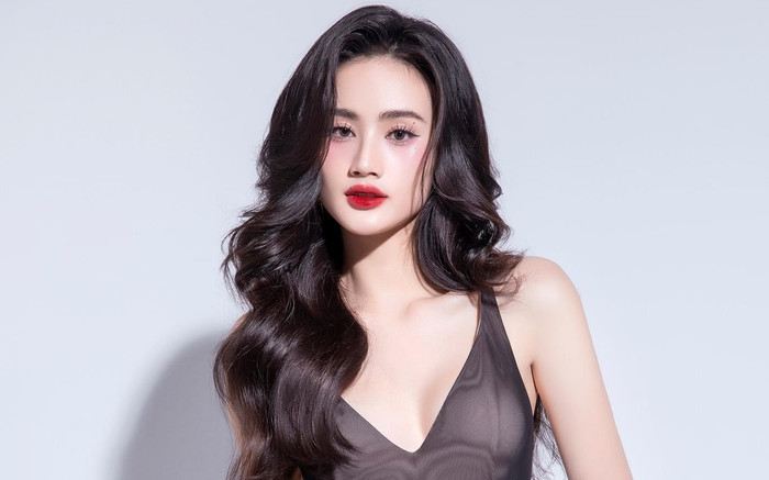 Thông báo gây chú ý của hoa hậu Ý Nhi Ảnh 2