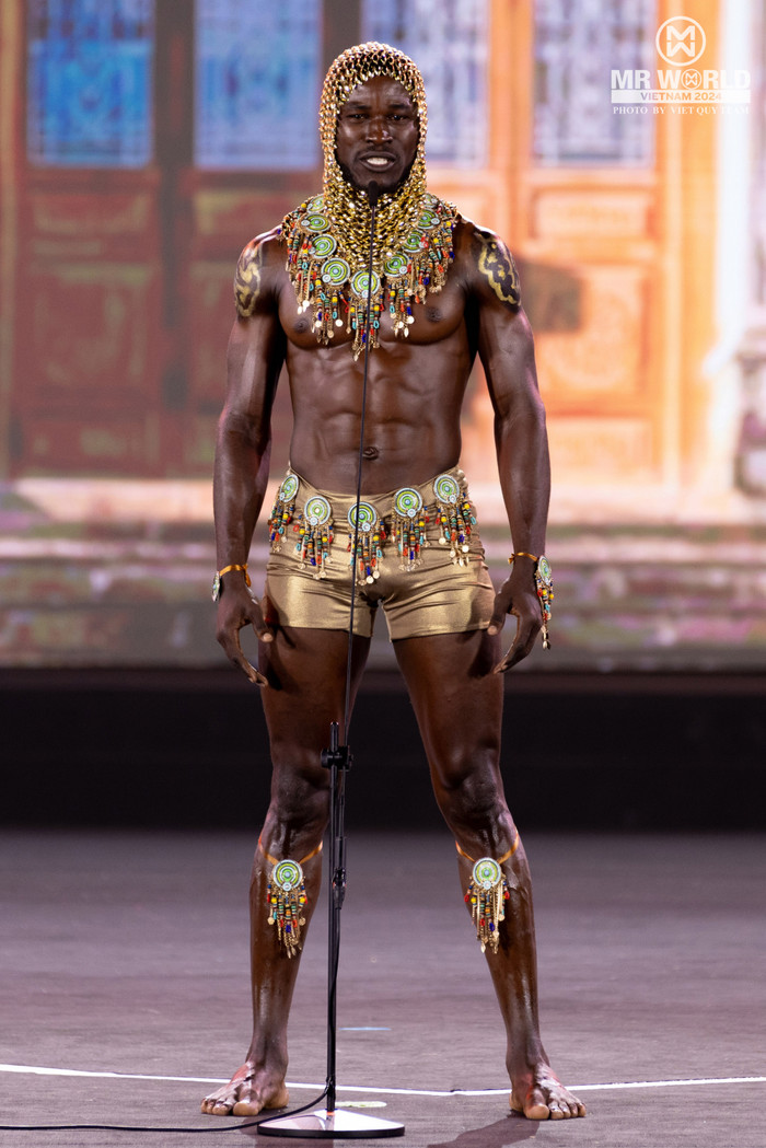 Trang phục của Mr World Jamaica tôn vinh vẻ đẹp tự nhiên của hòn đảo và di sản của ngườiTaino.