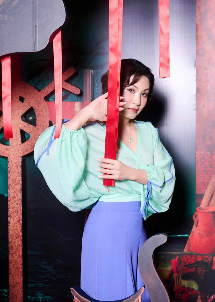 Nghệ sĩ Hồng Đào khoe sắc vóc trẻ trung ở tuổi 62, tại ngày ra mắt Linh Miêu: Quỷ Nhập Tràng - FBNV.