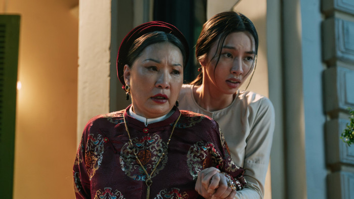 Phân cảnh diễn xuất của Hồng Đào và Thùy Tiên trong phim mới.