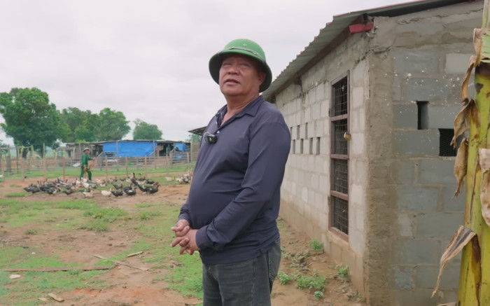 Quang Linh Vlogs 'phốt' bố Quý trên sóng livestream vì mấy em ngan Ảnh 2