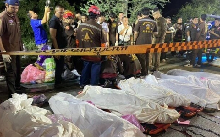 Xe bán tải lao xuống kênh, 7 người thiệt mạng Ảnh 2