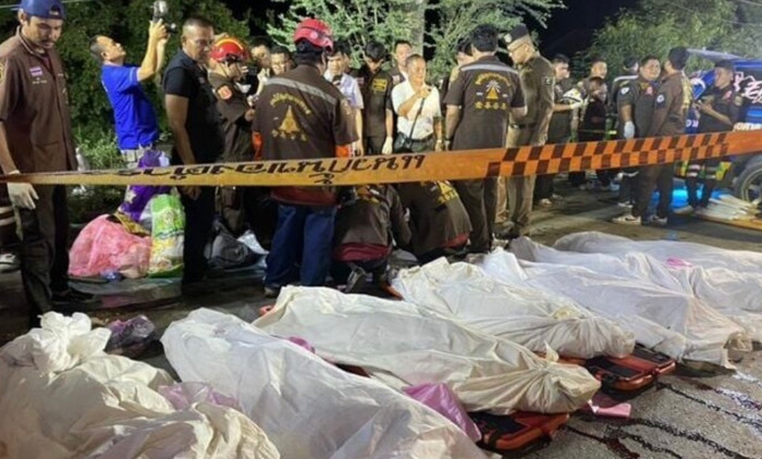 Xe bán tải lao xuống kênh, 7 người thiệt mạng thương tâm.