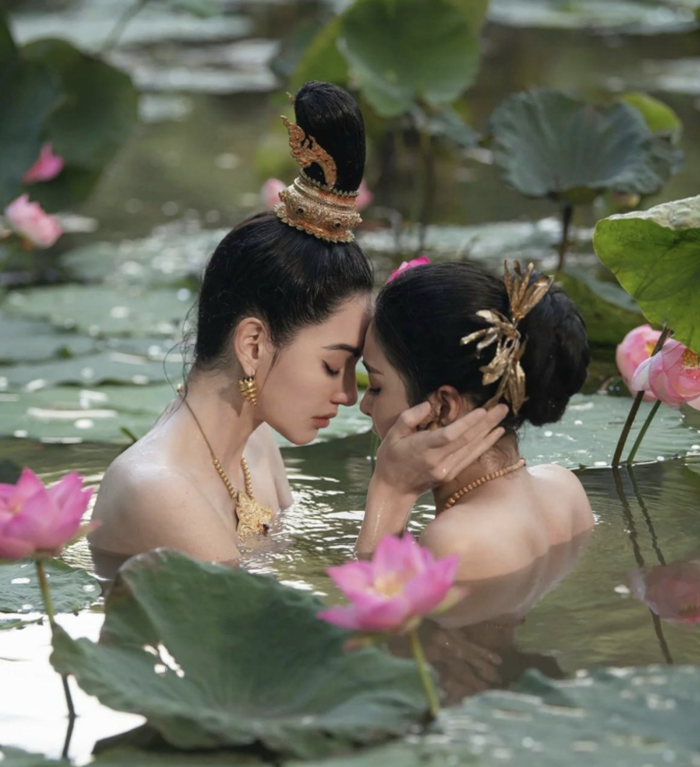 Những cảnh phim 18+ táo bạo của Nữ Hoàng Ayodhaya.