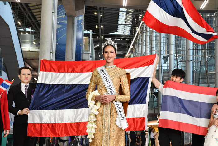Opal Suchata Chuangsri quay trở về trong sự chúc mừng của người dân Thái Lan.