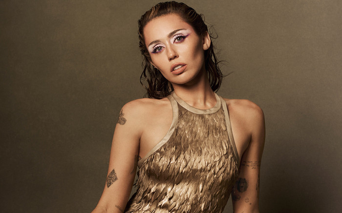 Miley Cyrus lên tiếng bênh vực đàn em: 'Tôi mong mọi người đừng gây khó dễ cho cô ấy' Ảnh 2