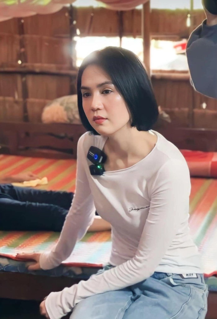 Thời gian gần đây, Ngọc Trinh hiếm hoi tham gia hoạt động nghệ thuật, dành thời gian để tập trung kinh doanh và livestream bán hàng. (Ảnh:FBNV)