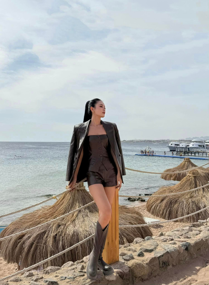 Bùi Khánh Linh là á hậu Hòa bình Việt Nam đầu tiên được đơn vị nắm giữ bản quyền gửi tới cuộc thi Miss Intercontinental. Tại Ai Cập, Bùi Khánh Linh đang có màn chào sân khá tốt. Điểm đặc biệt ở cô gái đến từ Bắc Giang chính là sự thân thiện, cởi mở. Với những trải nghiệm thú vị tại show truyền hình hẹn hò ăn khách Đảo Thiên Đường đã giúp cô có những sự thích nghi với điều kiện sinh hoạt, gắn kết giao lưu với các thí sinh một cách nhanh chóng. 