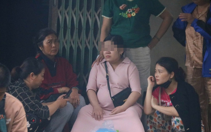 Vụ xe chở rác lao xuống sông: Vợ nạn nhân mang bầu lớn thẫn thờ chờ tin chồng Ảnh 2