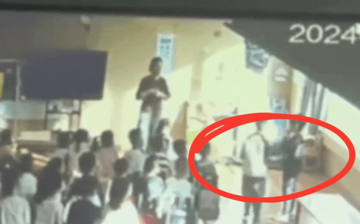 Giáo viên mầm non cho cả lớp xếp hàng tát bạn, phụ huynh sốc nặng khi biết lý do Ảnh 2