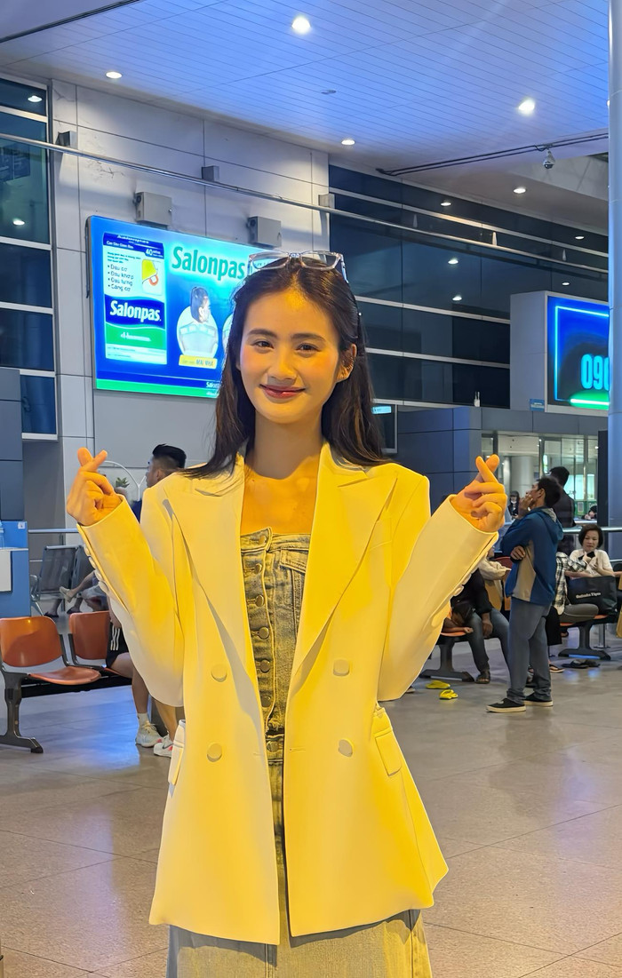 Tính đến thời điểm hiện tại, chuyện tình yêu của Hoa hậu Ý Nhi và Anh Kiệt đã bước sang năm thứ 7. Nói về việc công khai bản thân là “hoa đã có chủ” chỉ sau ít phút đăng quang, Ý Nhi thẳng thắn cho biết cô không hối hận. Bởi lẽ, “một cái nắm tay công khai còn hơn cả ngàn nụ hôn trong bóng tối”. Một mối quan hệ bền vững hơn nửa thập kỉ, một tình yêu đẹp và hạnh phúc thì không cần phải giấu giếm. Ý Nhi mong muốn cho công chúng biết mình đang yêu và hạnh phúc khi được yêu như thế nào.  