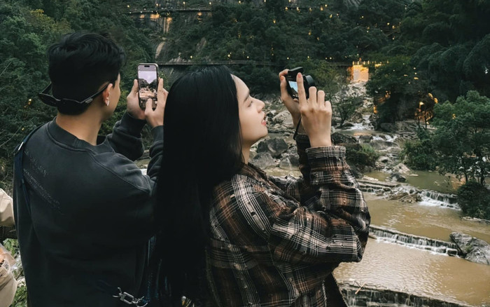 Hương Giang tung loạt ảnh đi du lịch cùng tình tin đồn kém 12 tuổi? Ảnh 2