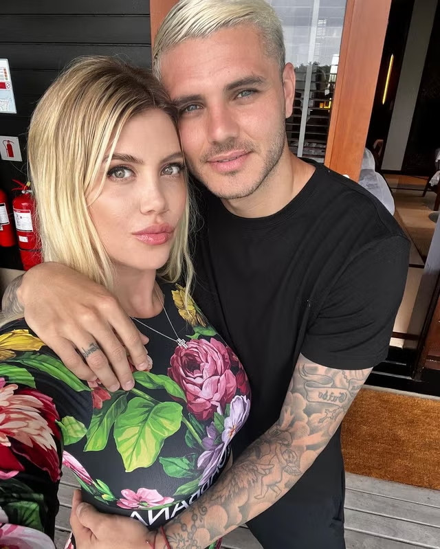  Wanda Nara gây chú ý khi kết hôn với chính bạn thân của chồng cũ là cầu thủ Mauro Icardi.