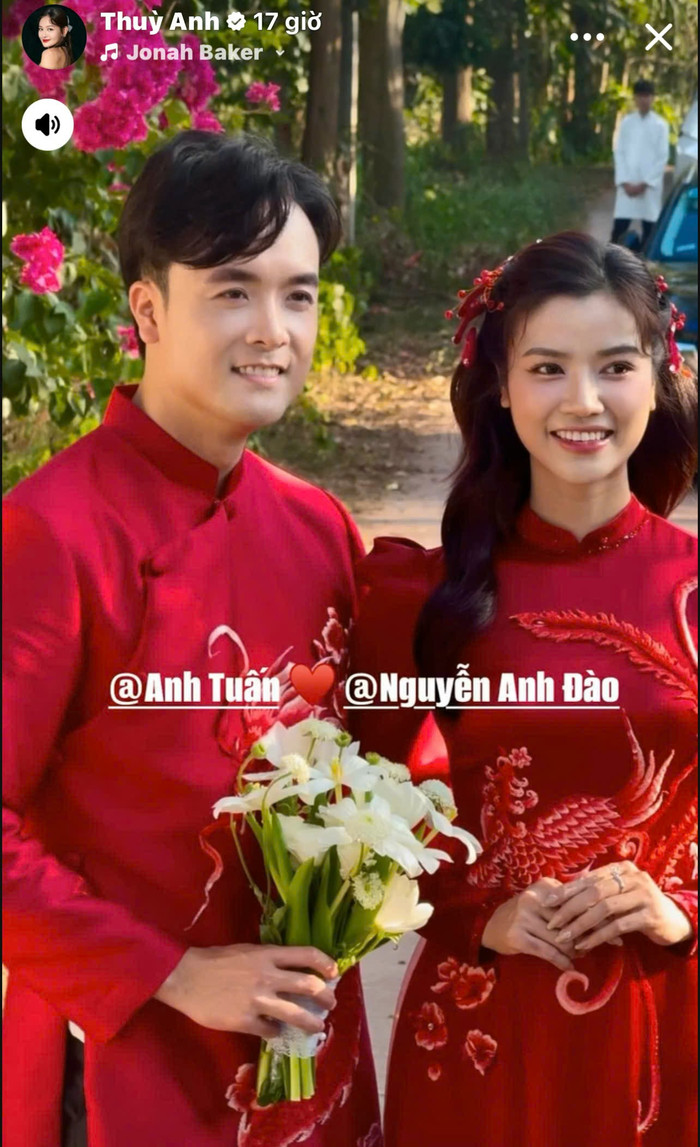 Anh Đào - Anh Tuấn làm lễ ăn hỏi tại quê nhà. Ảnh: Thuỳ Anh