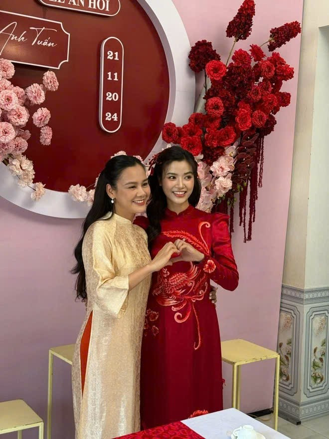 Lễ ăn hỏi của Anh Đào có sự góp mặt của một số diễn viên thân thiết. Ảnh: Huyền