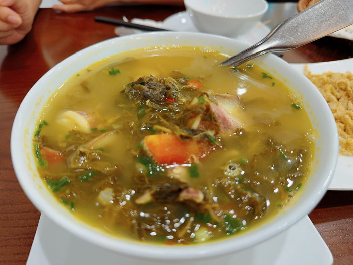 Đặc sản canh chua lá vô vang.
