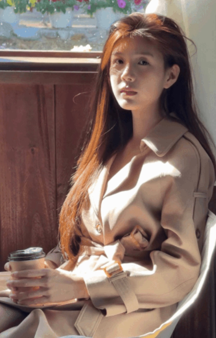 Đôi mắt buồn man mác của cô nàng khiến dân tình nghĩ ngay đến các mỹ nhân TVB.