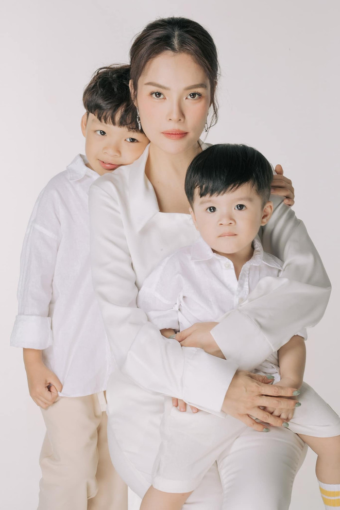 Các con là động lực lớn nhất để Dương Cẩm Lynh vượt qua biến cố. Ảnh: FBNV