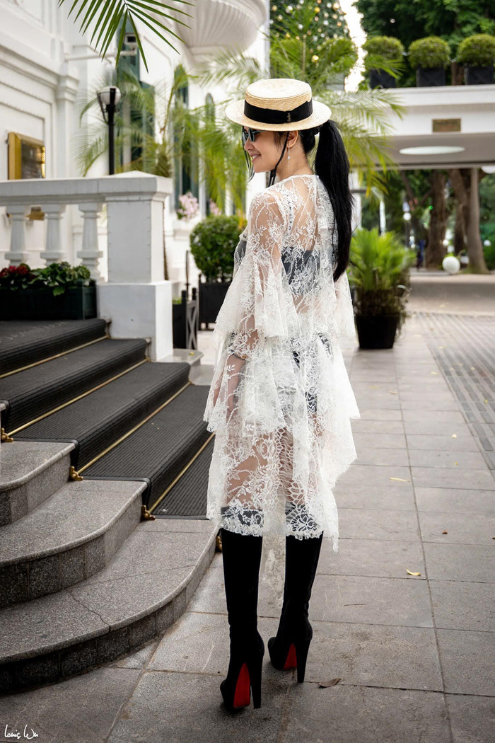 Thần thái tự tin khiến diva Hồng Nhung trở thành tâm điểm của mọi ánh nhìn.