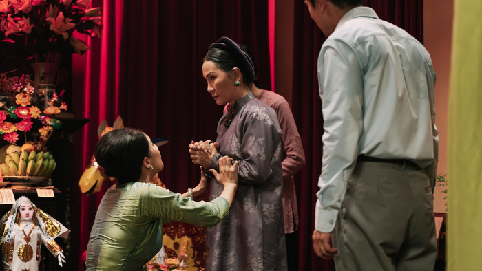 Mạch phim còn dài dòng, vài tình tiết chưa hợp lý.