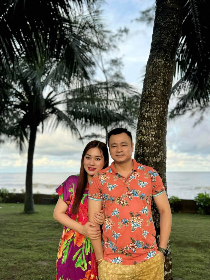 NSND Tự Long và bà xã Minh Nguyệt hạnh phúc 