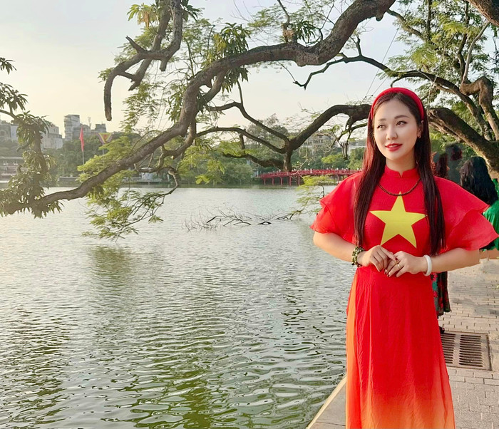 Bà xã là hậu phương vững chắc để NSND Tự Long hoạt động nghệ thuật