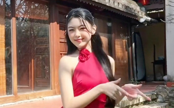 Lọ Lem diện váy yếm nhảy múa, Quyền Linh có lời nhận xét gây chú ý Ảnh 2