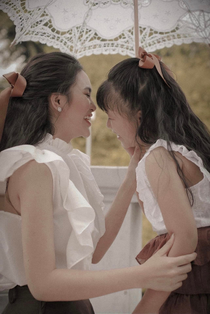 Yeye Nhật Hạ và con gái. nữ diễn viên khá kín tiếng về chuyện đời tư. (Ảnh: FBNV)