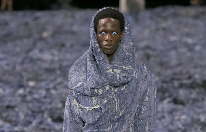 Diesel lại gây bất ngờ khi biến kính áp tròng thành công cụ làm đẹp độc đáo.