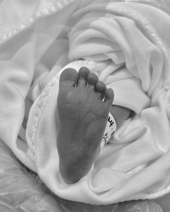 Nam ca sĩ lên chức bố, chính thức chào đón con đầu lòng ở tuổi 44 Ảnh 1